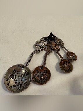 Ganz, embossed, frog measuring spoons